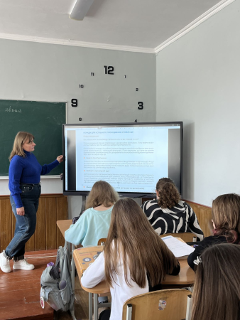 21 квітня в рамках проєкту Decide для учнів 9-А класу було проведено заняття на тему «Як справити хороше враження на співбесіді».